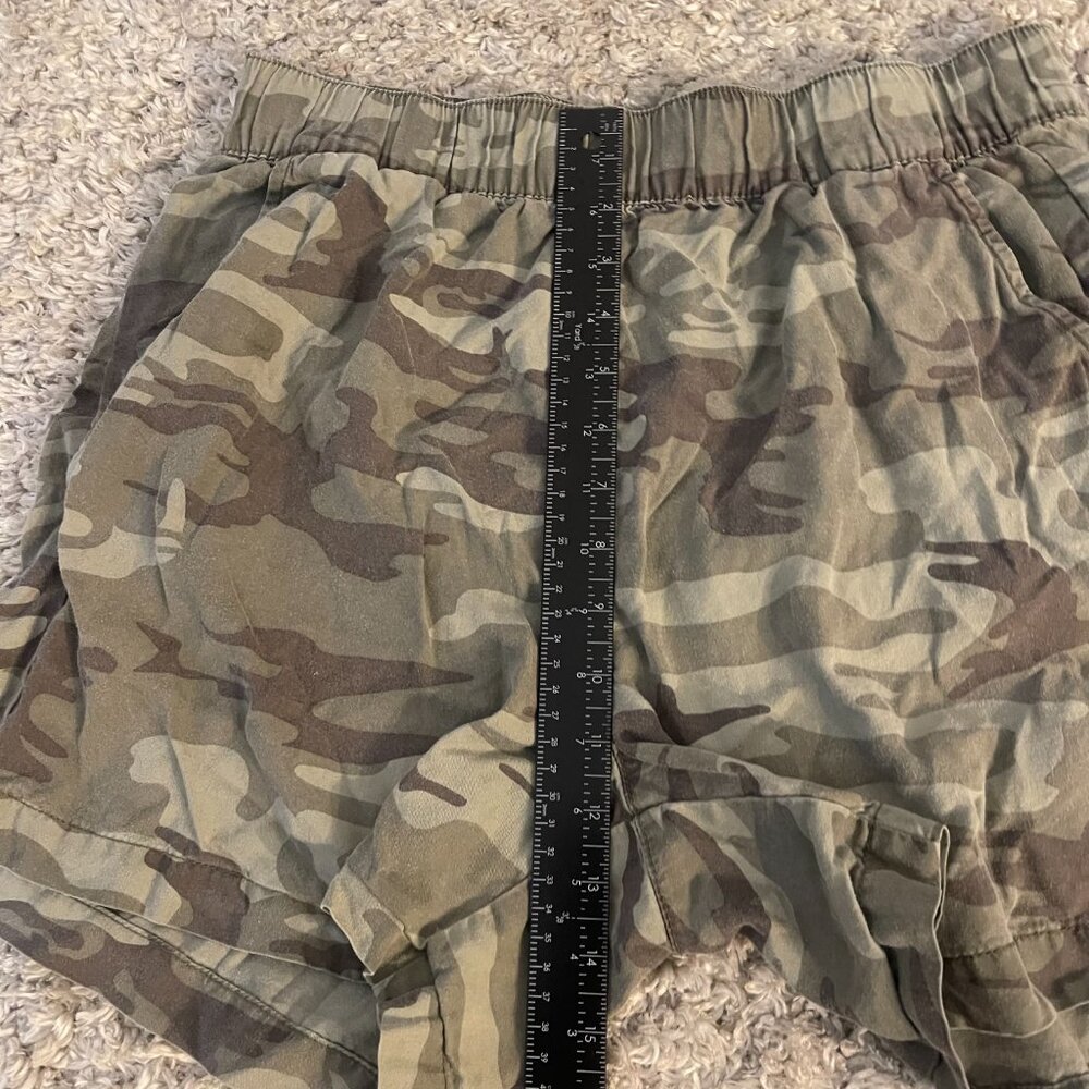 Camo Elastic Waist Shorts Social Standard Sanctuary M - Picture 4 of 6